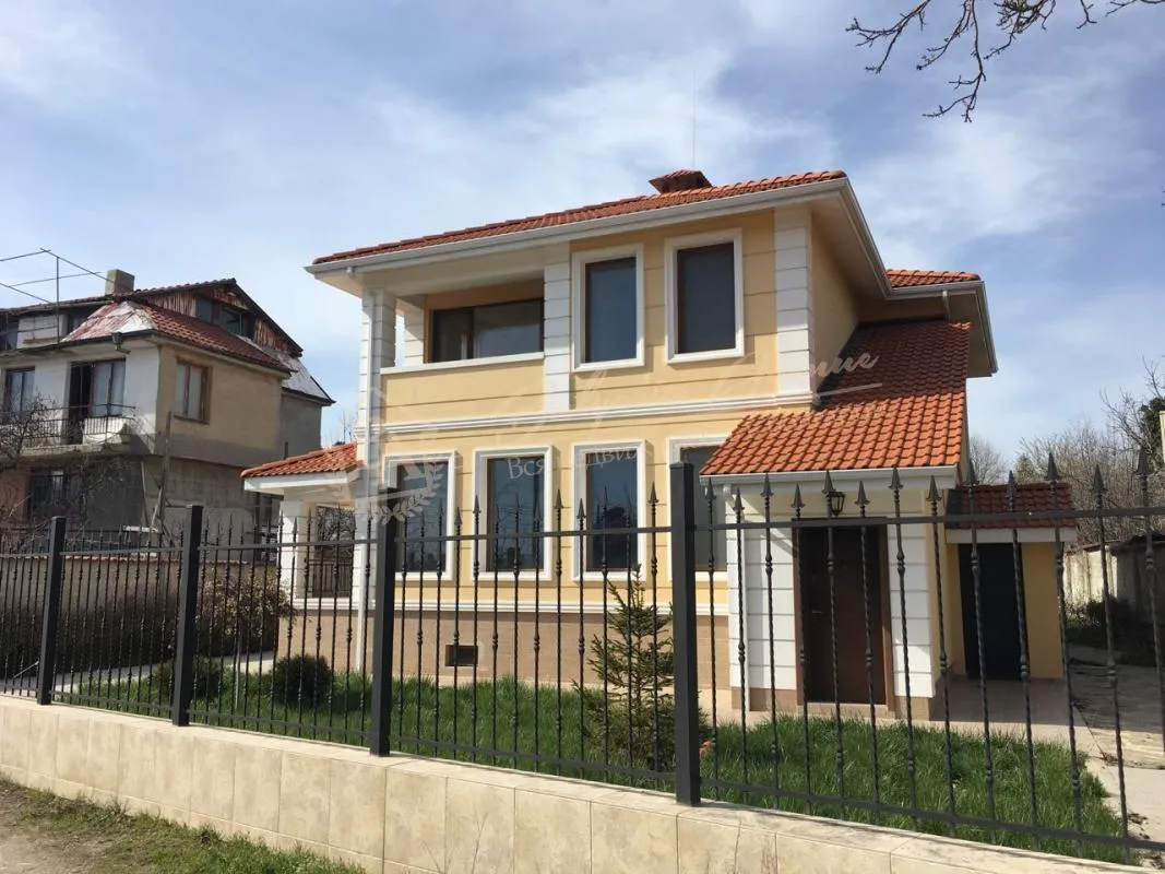 Частный дом класса люкс в м-т Евсиновград, г.Варна