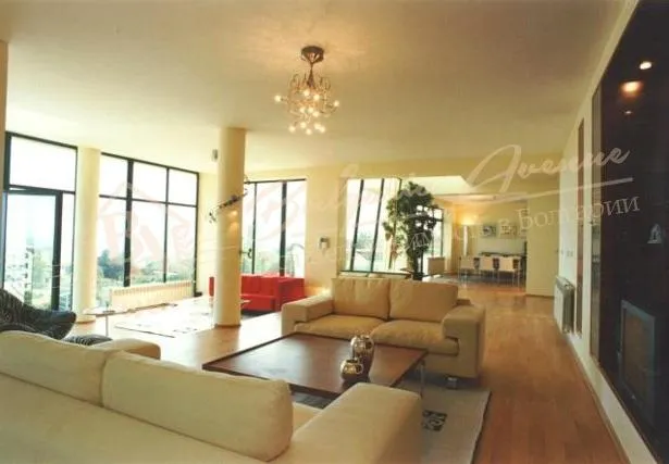 Одно фамильный панорамный дом в 100м от моря в г.Варна