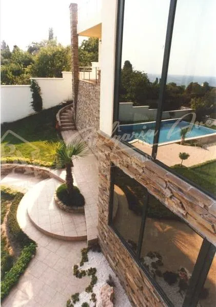 Одно фамильный панорамный дом в 100м от моря в г.Варна