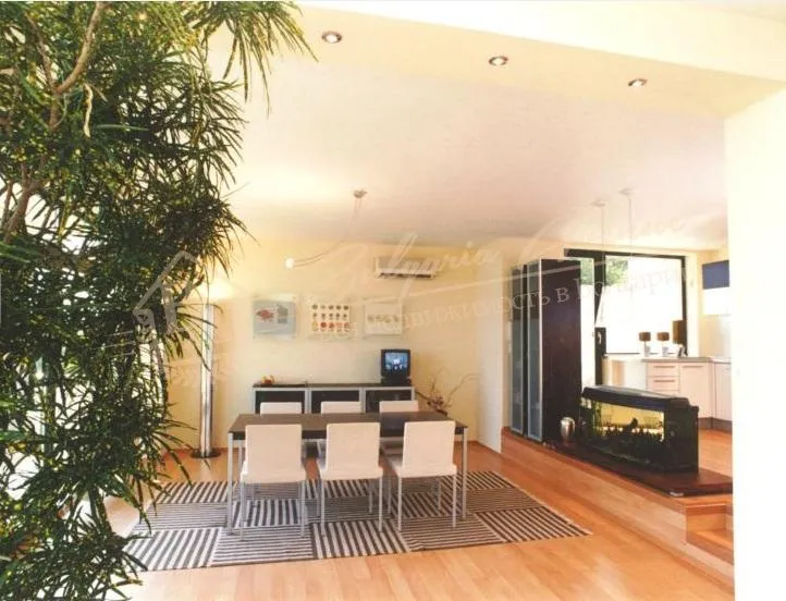 Одно фамильный панорамный дом в 100м от моря в г.Варна