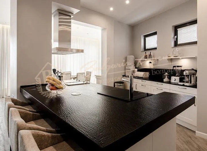 Дом премиум класса с панорамным видом на море в г.Варна