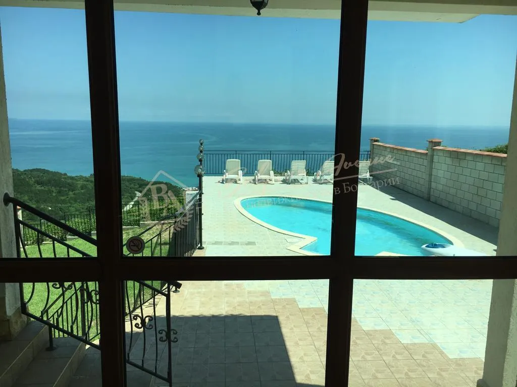 Одно фамильный панорамный дом с бассейном, г.Балчик