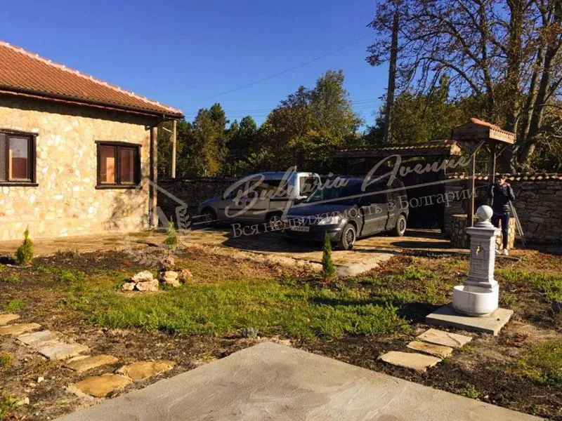 Прекрасный дом в спокойном и зеленом районе, 14 км от моря