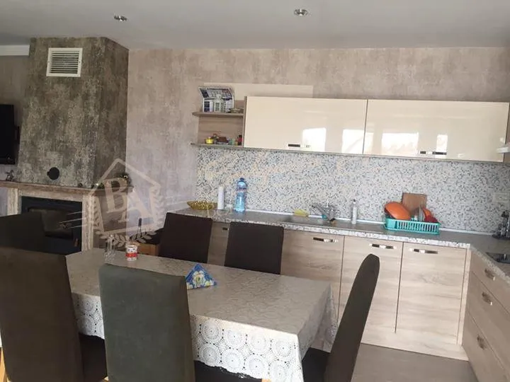 Частный дом с садом в обл.Варна