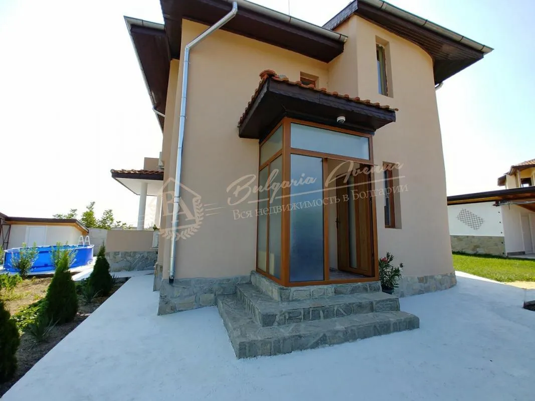 Меблированный новый дом с фруктовым садом в селе, область Бургас