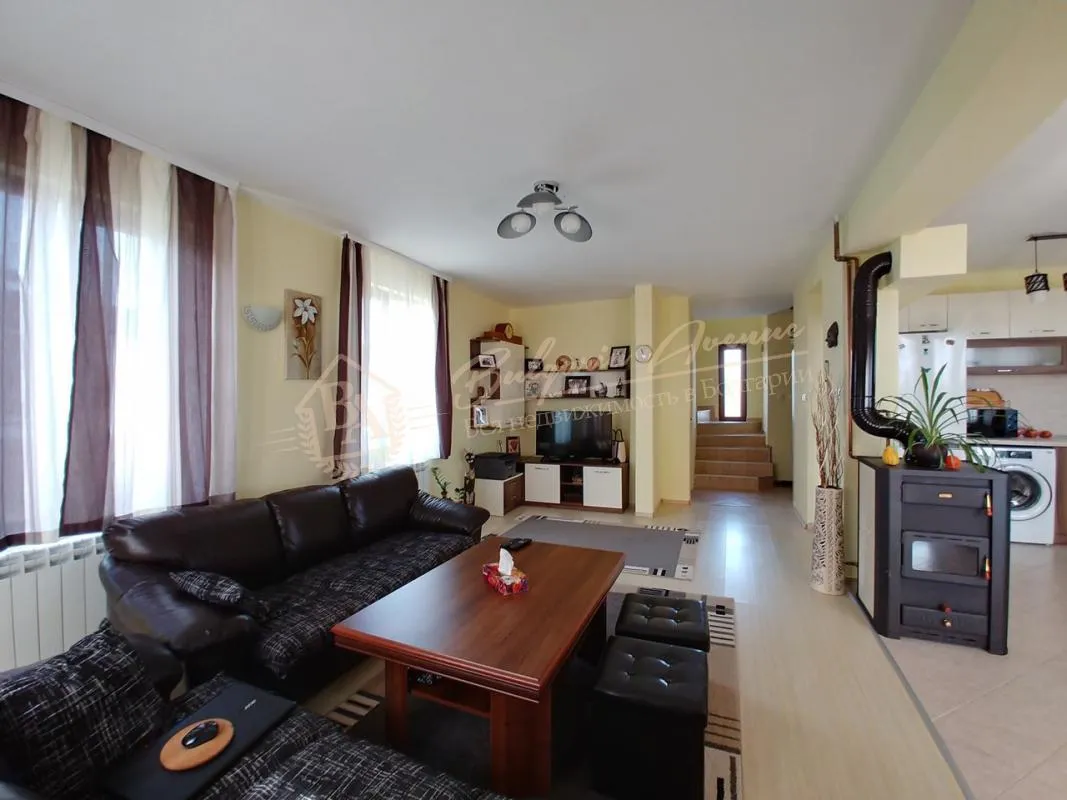 Меблированный новый дом с фруктовым садом в селе, область Бургас