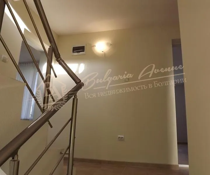 Частный меблированный дом с участком у моря