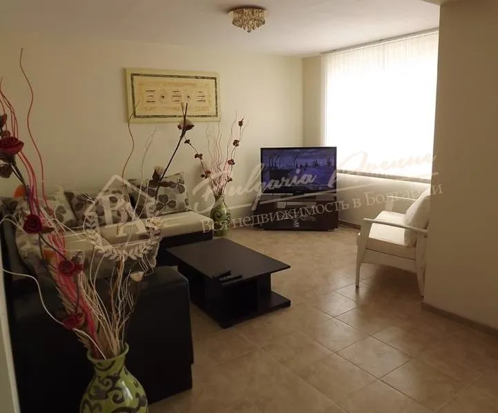 Частный меблированный дом с участком у моря