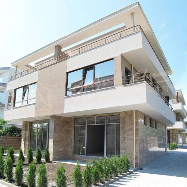 Двух фамильный дом в 200м от морского берега без таксы поддержки в г.Бургас