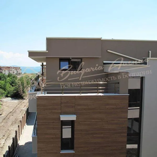 Двух фамильный дом в 200м от морского берега без таксы поддержки в г.Бургас