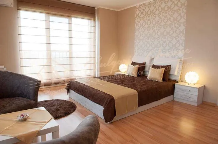 Новый, частный дом в красивой деревне, обл.Варна