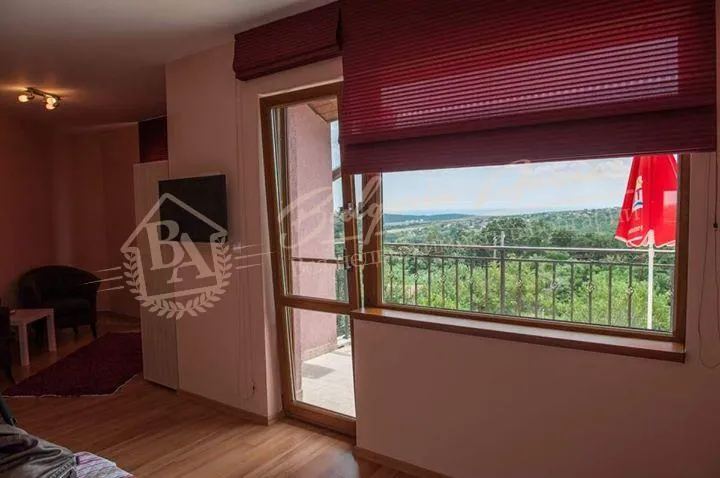 Новый, частный дом в красивой деревне, обл.Варна