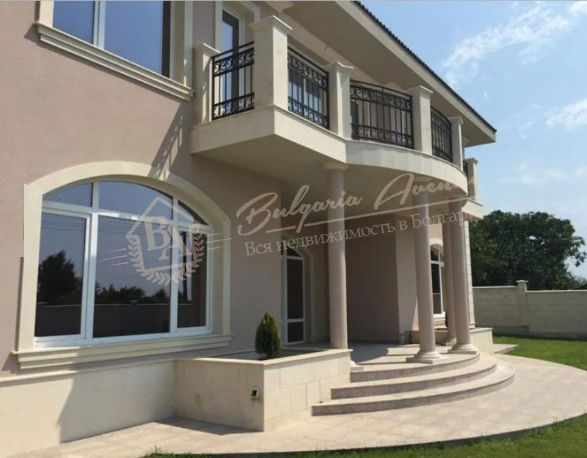 Новый средиземноморский дом у моря с отличной коммуникацией, обл.Варна