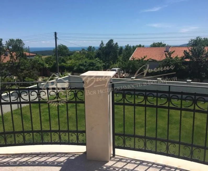 Новый средиземноморский дом у моря с отличной коммуникацией, обл.Варна