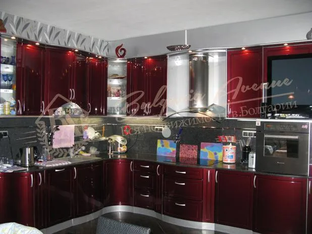 Средиземноморский дом с бассейном у моря, обл.Варна