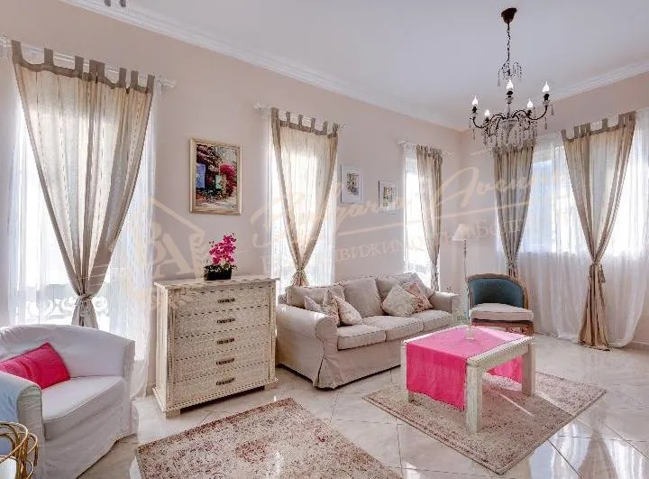 Элитный новый дом на берегу с частным пляжем в г.Созополь