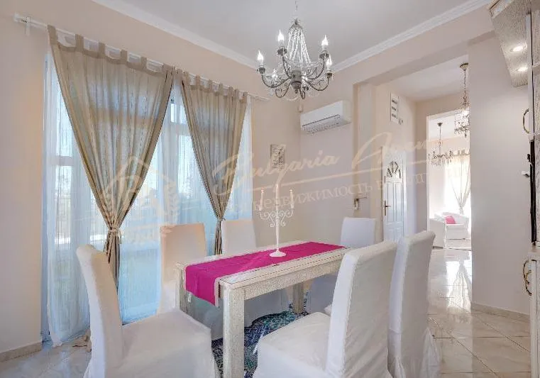 Элитный новый дом на берегу с частным пляжем в г.Созополь