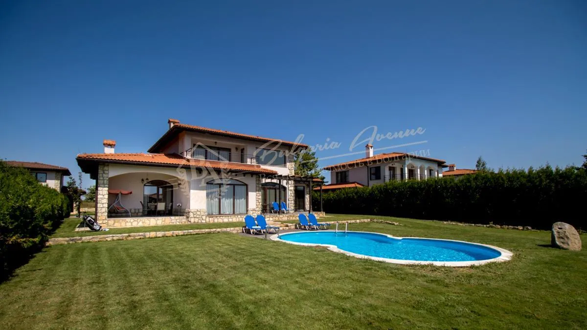 Восхитительная вилла с 4 спальнями и бассейном