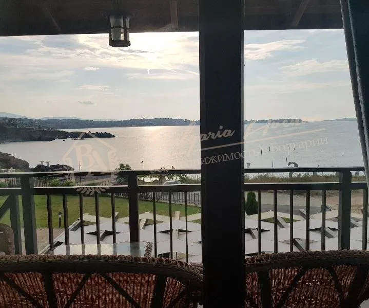 Элитный дом на первой линии с панорамным видом на море в г.Созополь