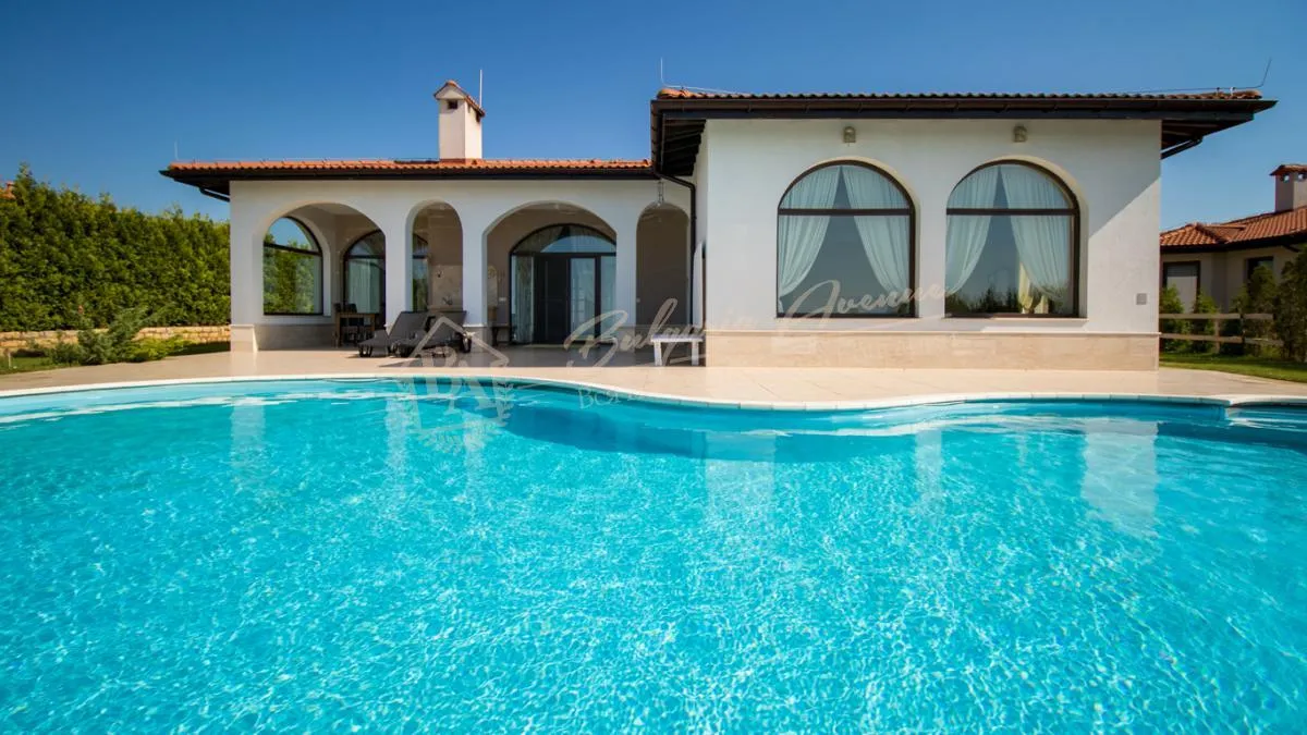 Роскошная вилла с видом на море в Болгарии