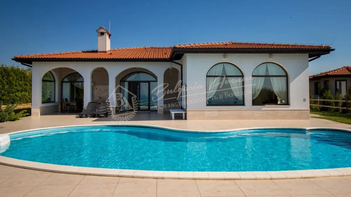 Роскошная вилла с видом на море в Болгарии