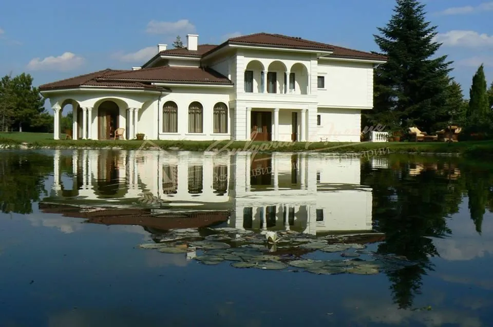 Частная, элегантная резиденция премиум класса люкс среди природы у моря