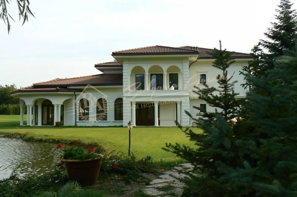 Частная, элегантная резиденция премиум класса люкс среди природы у моря