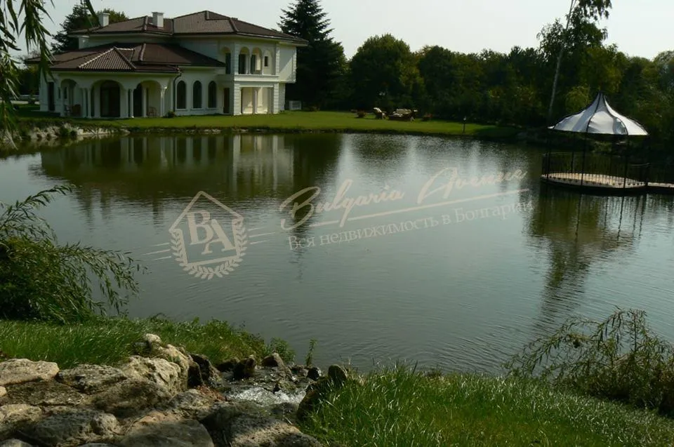 Частная, элегантная резиденция премиум класса люкс среди природы у моря