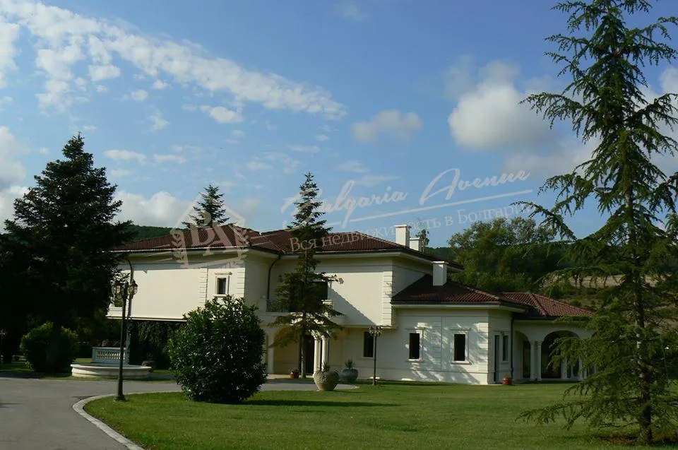 Частная, элегантная резиденция премиум класса люкс среди природы у моря