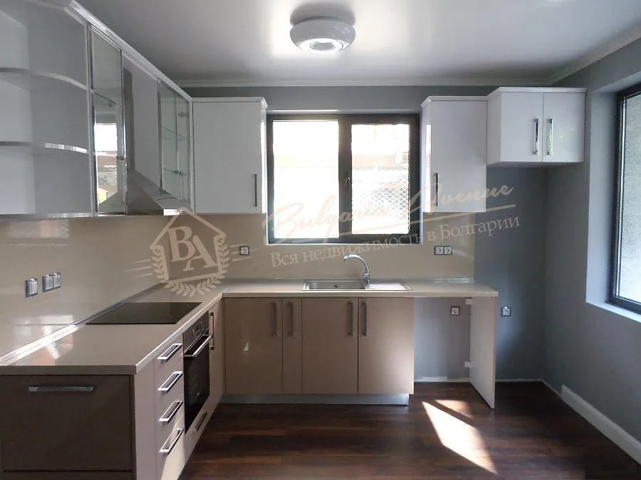 Новый, жилой дом. Старый город - Поморие. Без таксы поддержки.