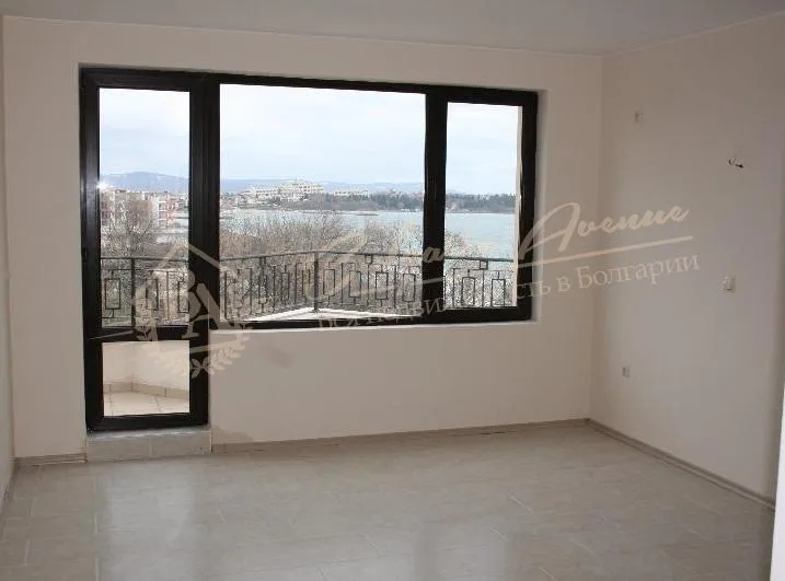 Панорамная квартира с видом на море на первой линии в новом доме, Равда