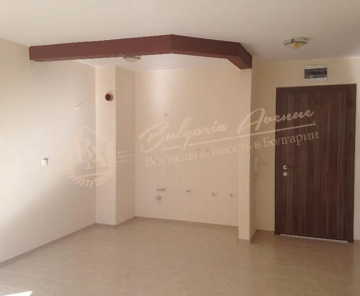 Панорамная квартира с видом на море на первой линии в новом доме, Равда