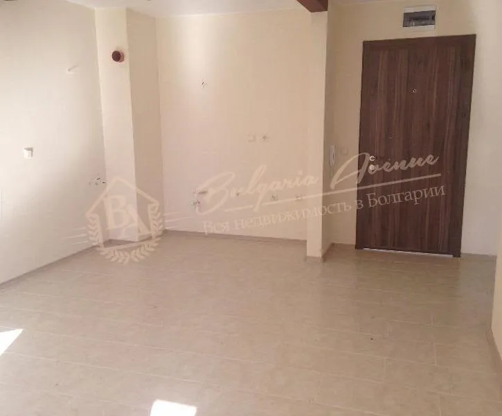 Панорамная квартира с видом на море на первой линии в новом доме, Равда