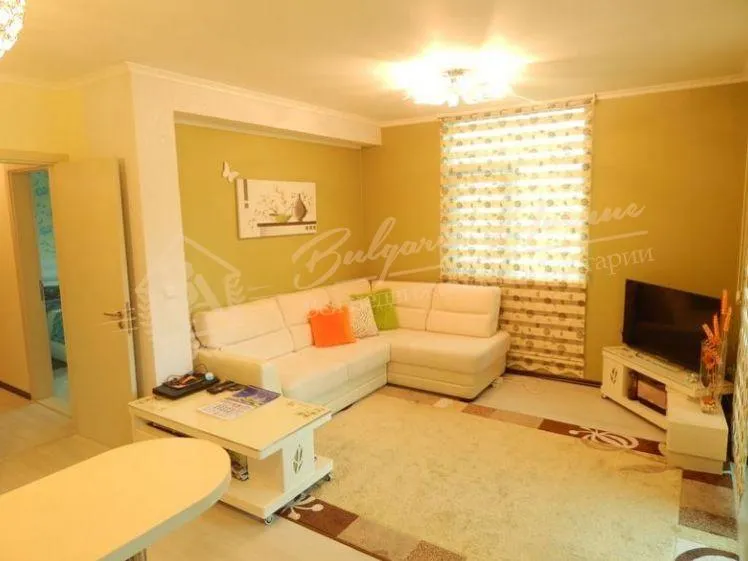 Элитная квартира в жилом доме в 100м от моря, Равда