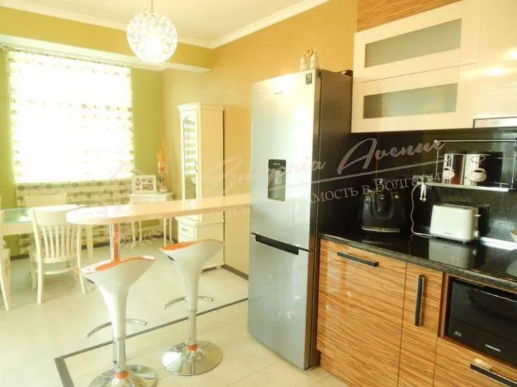 Элитная квартира в жилом доме в 100м от моря, Равда