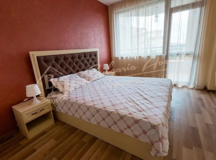 Уютная квартира с двумя спальнями в комплексе в 300м от моря, Равда