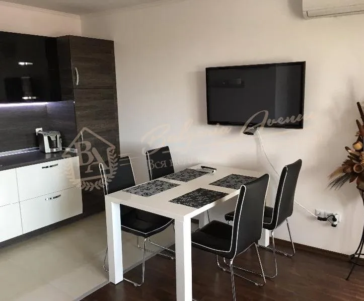 Элитная квартира с двумя спальнями в комплексе в 100м от моря, Равда