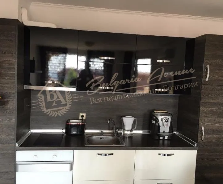 Элитная квартира с двумя спальнями в комплексе в 100м от моря, Равда