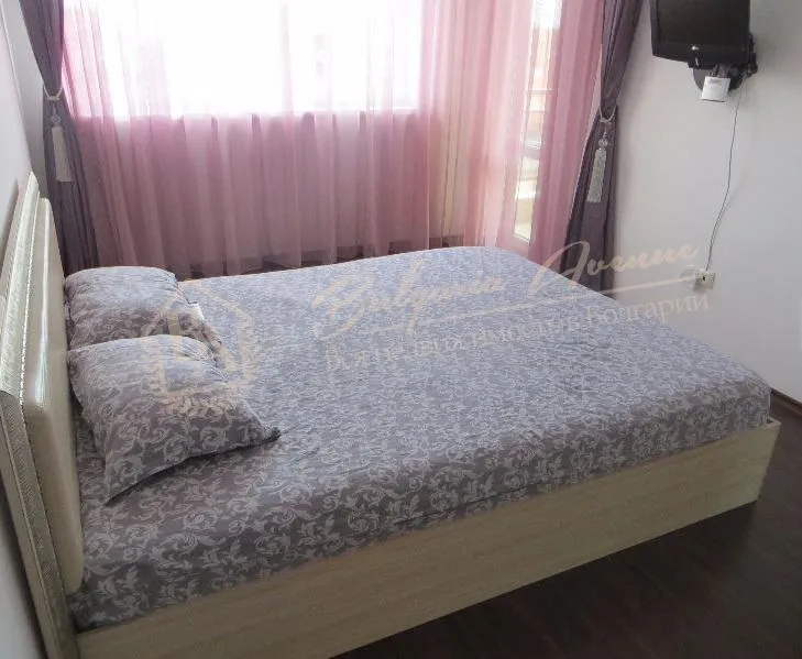 Элитная квартира с двумя спальнями в комплексе в 100м от моря, Равда