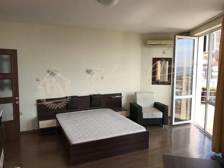 Просторная студия с панорамной террасой и видом на море в г.Святой Влас