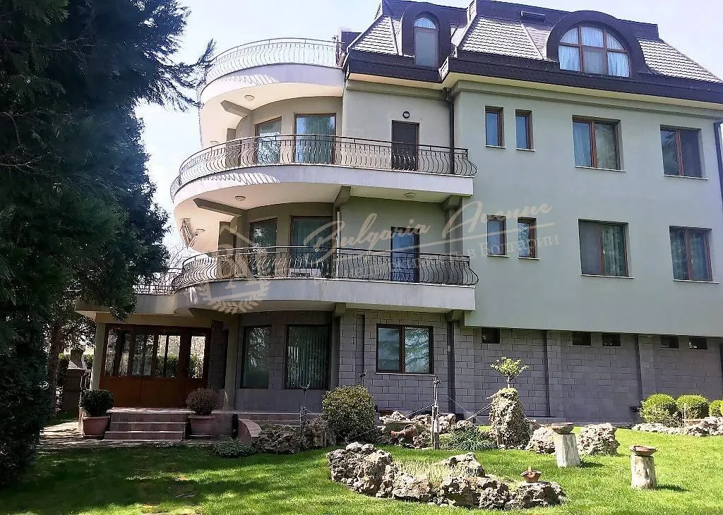 Частный, элитный дом с садом в 200м от пляжа, к.Св.Константин и Елена