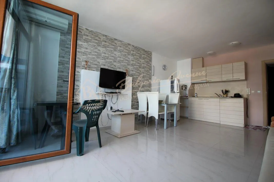 Отличный апартамент с видом на бассейн, г.Солнечный Берег