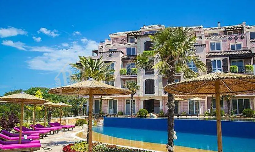 Апартамент с 1 спальней на первой линии в Созополе