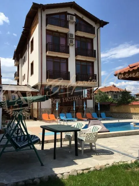 Функционирующий отель с минеральным бассейном, обл.Благоевград