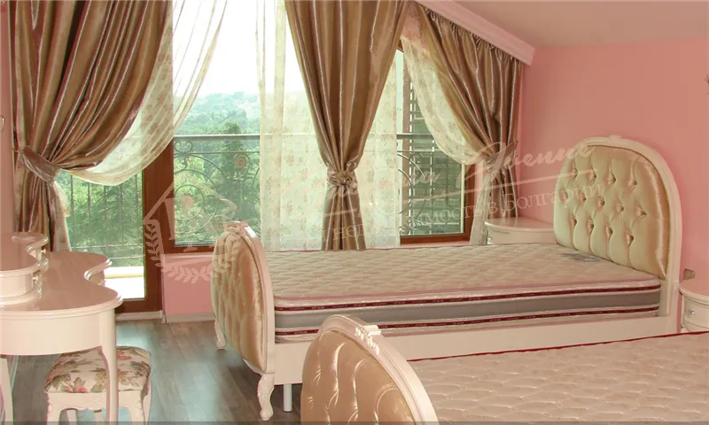 Закрытая резиденция с садом и бассейном у моря в Морской столице г.Варна