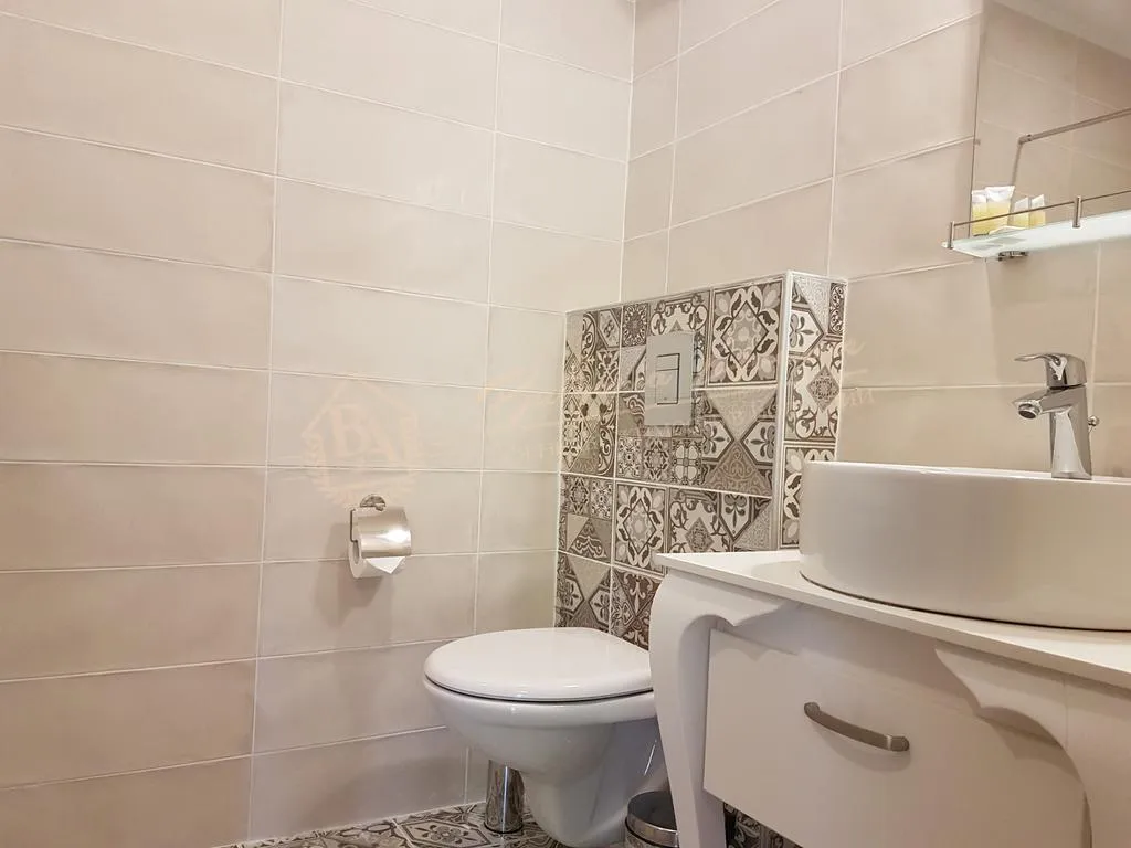 Уютный, семейный отель у моря в 400м в к.Св.Константин и Елена