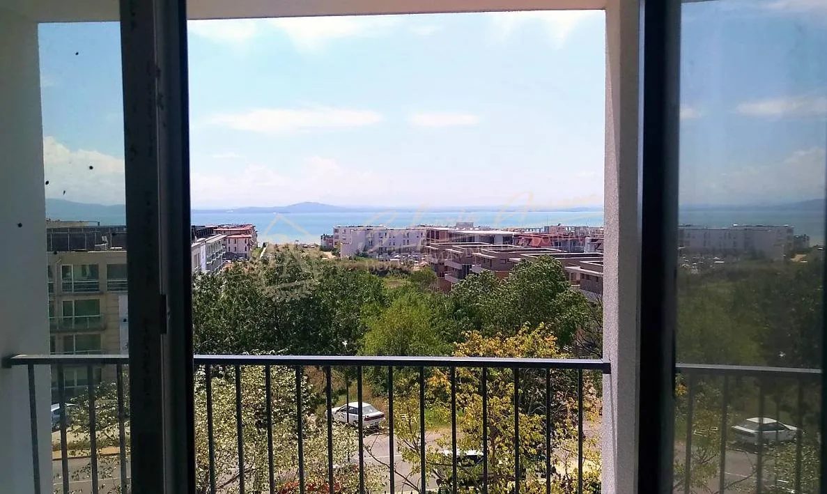 Просторная квартира с 2 спальнями в Сарафово, г.Бургас