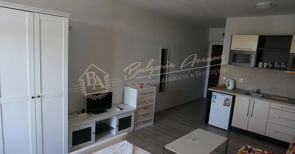 Просторная студия в жилом доме без таксы поддержки, г.Несебър