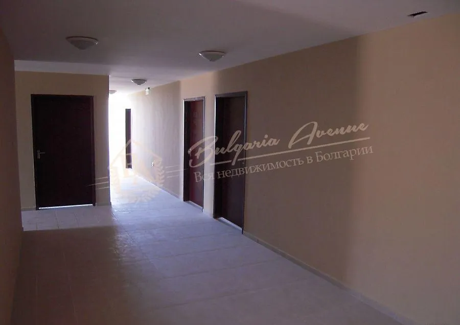 Просторная студия в жилом доме без таксы поддержки, г.Несебър