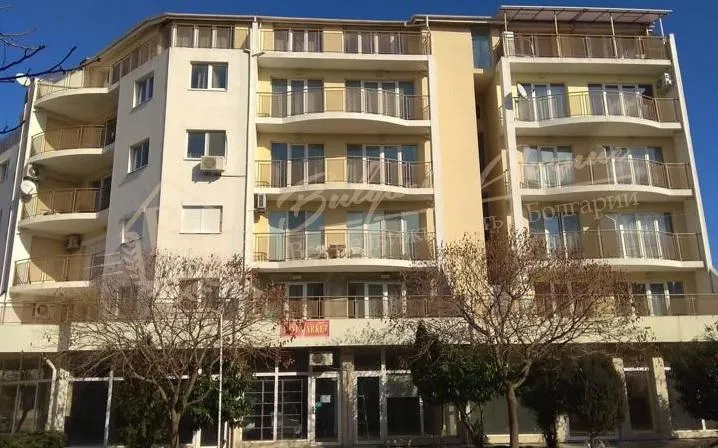 Студия в новом жилом доме без таксы поддержки от застройщика в г.Поморие